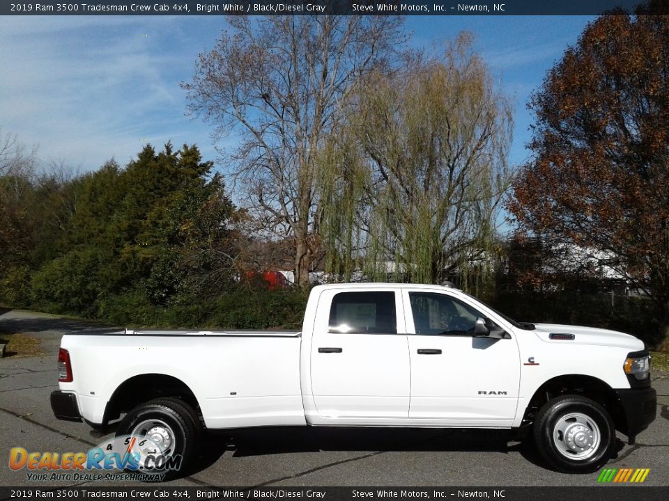 2019 Ram 3500 Tradesman Crew Cab 4x4 Bright White / Black/Diesel Gray Photo #5