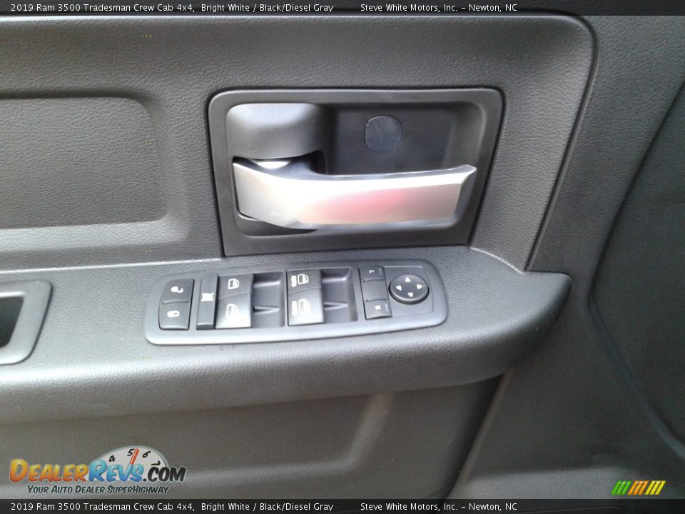 2019 Ram 3500 Tradesman Crew Cab 4x4 Bright White / Black/Diesel Gray Photo #9