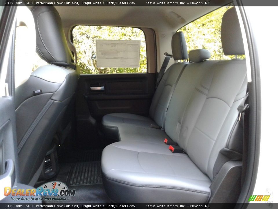 2019 Ram 3500 Tradesman Crew Cab 4x4 Bright White / Black/Diesel Gray Photo #11