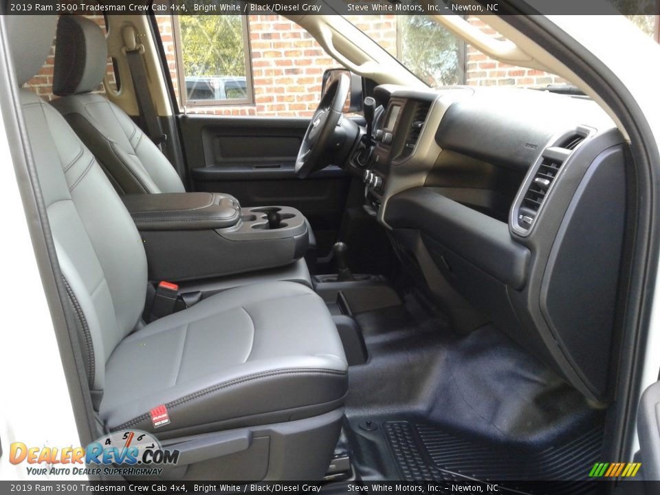 2019 Ram 3500 Tradesman Crew Cab 4x4 Bright White / Black/Diesel Gray Photo #14