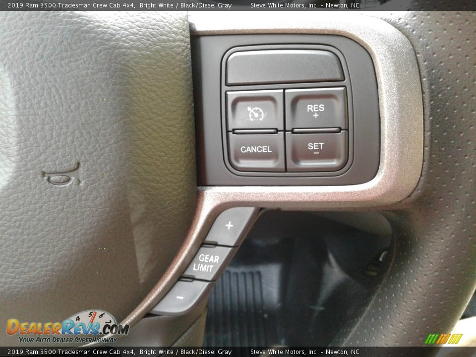 2019 Ram 3500 Tradesman Crew Cab 4x4 Bright White / Black/Diesel Gray Photo #16