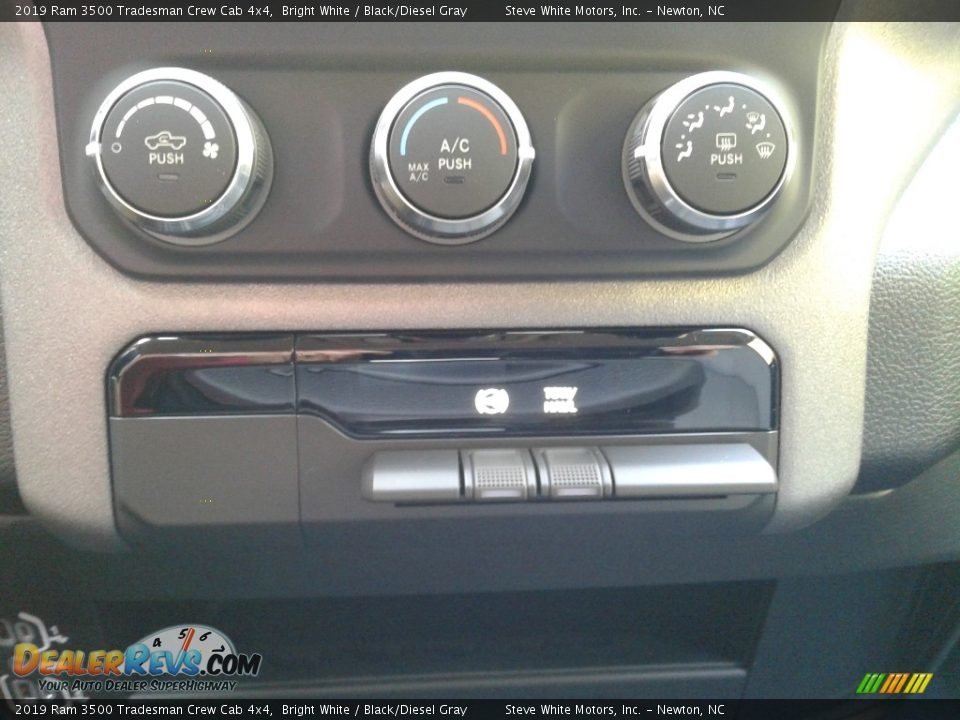 2019 Ram 3500 Tradesman Crew Cab 4x4 Bright White / Black/Diesel Gray Photo #21
