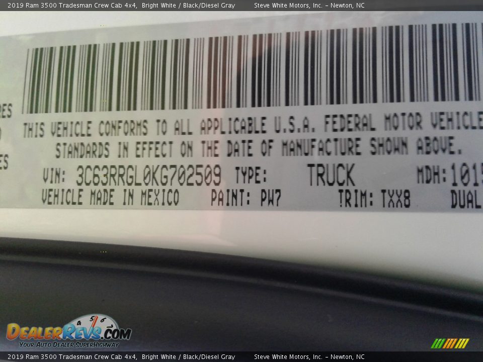 2019 Ram 3500 Tradesman Crew Cab 4x4 Bright White / Black/Diesel Gray Photo #26