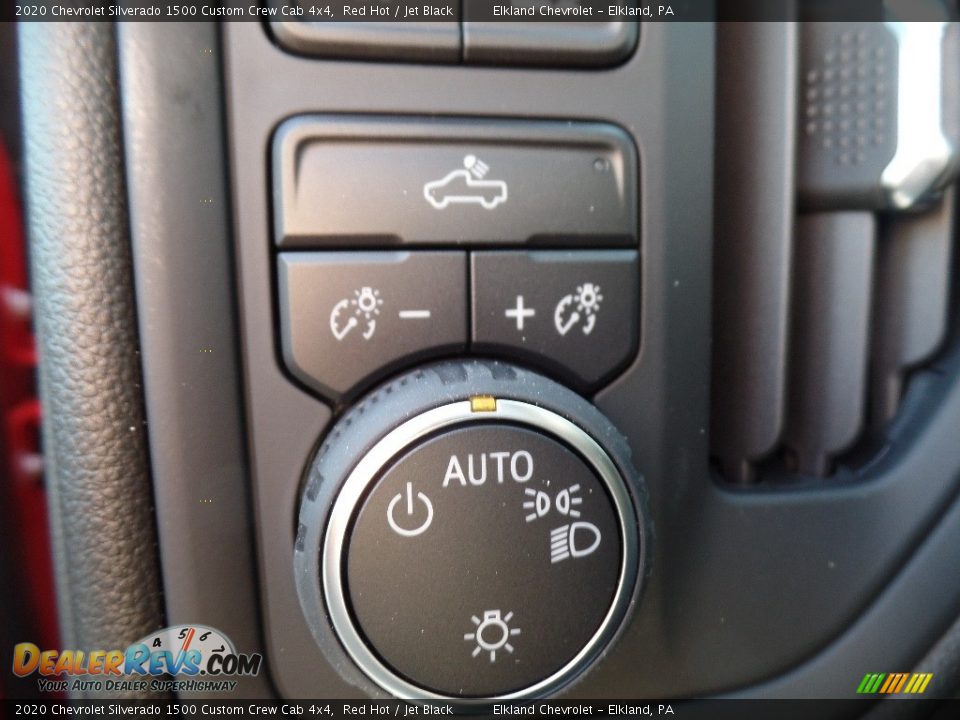 2020 Chevrolet Silverado 1500 Custom Crew Cab 4x4 Red Hot / Jet Black Photo #22