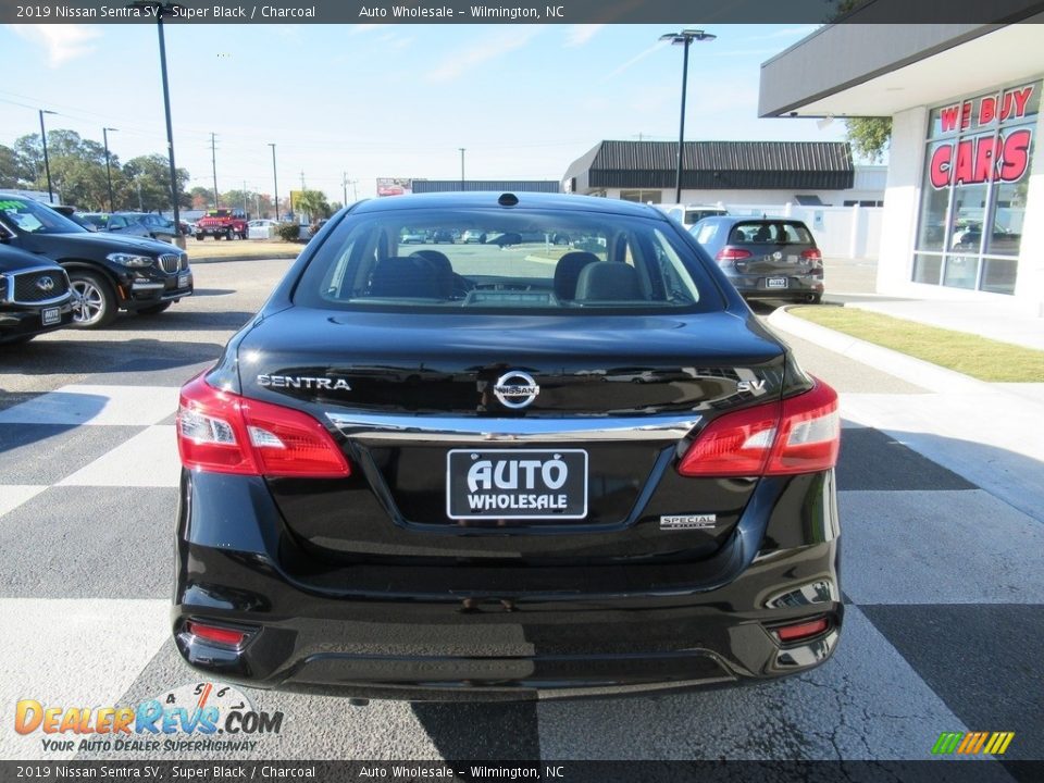 2019 Nissan Sentra SV Super Black / Charcoal Photo #4