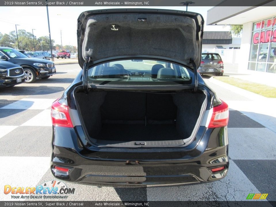 2019 Nissan Sentra SV Super Black / Charcoal Photo #5