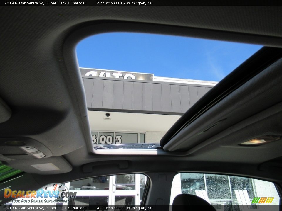 2019 Nissan Sentra SV Super Black / Charcoal Photo #14