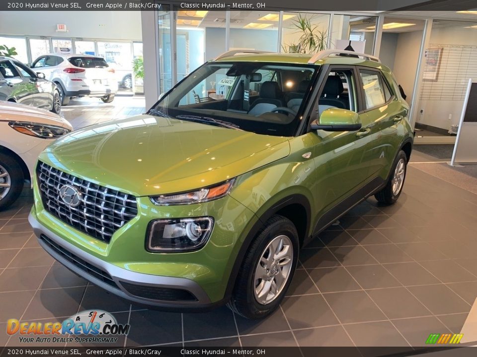 Front 3/4 View of 2020 Hyundai Venue SEL Photo #1