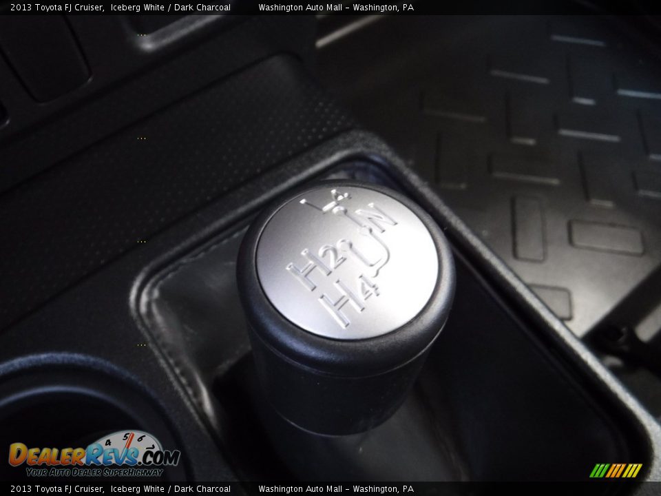 2013 Toyota FJ Cruiser Iceberg White / Dark Charcoal Photo #17