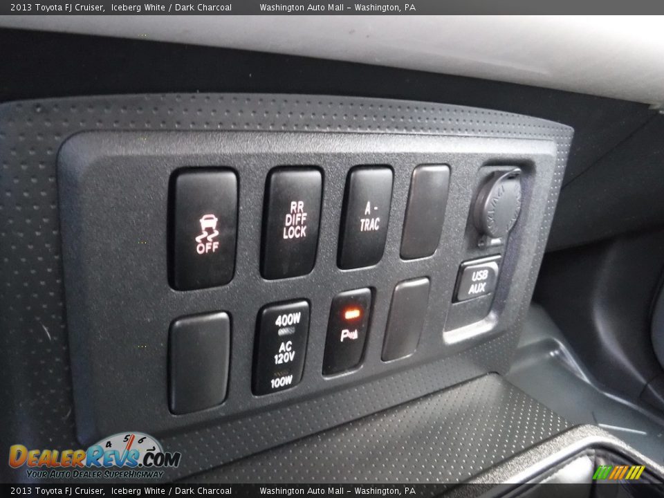 2013 Toyota FJ Cruiser Iceberg White / Dark Charcoal Photo #18
