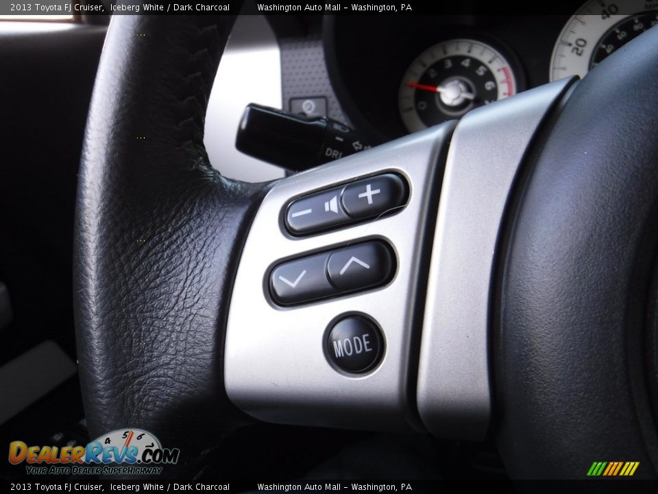 2013 Toyota FJ Cruiser Iceberg White / Dark Charcoal Photo #23