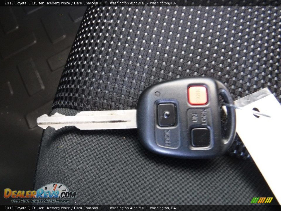 2013 Toyota FJ Cruiser Iceberg White / Dark Charcoal Photo #28