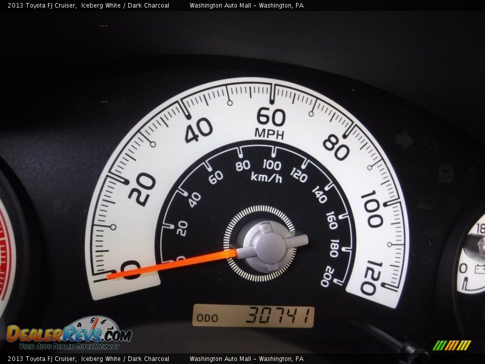 2013 Toyota FJ Cruiser Iceberg White / Dark Charcoal Photo #30