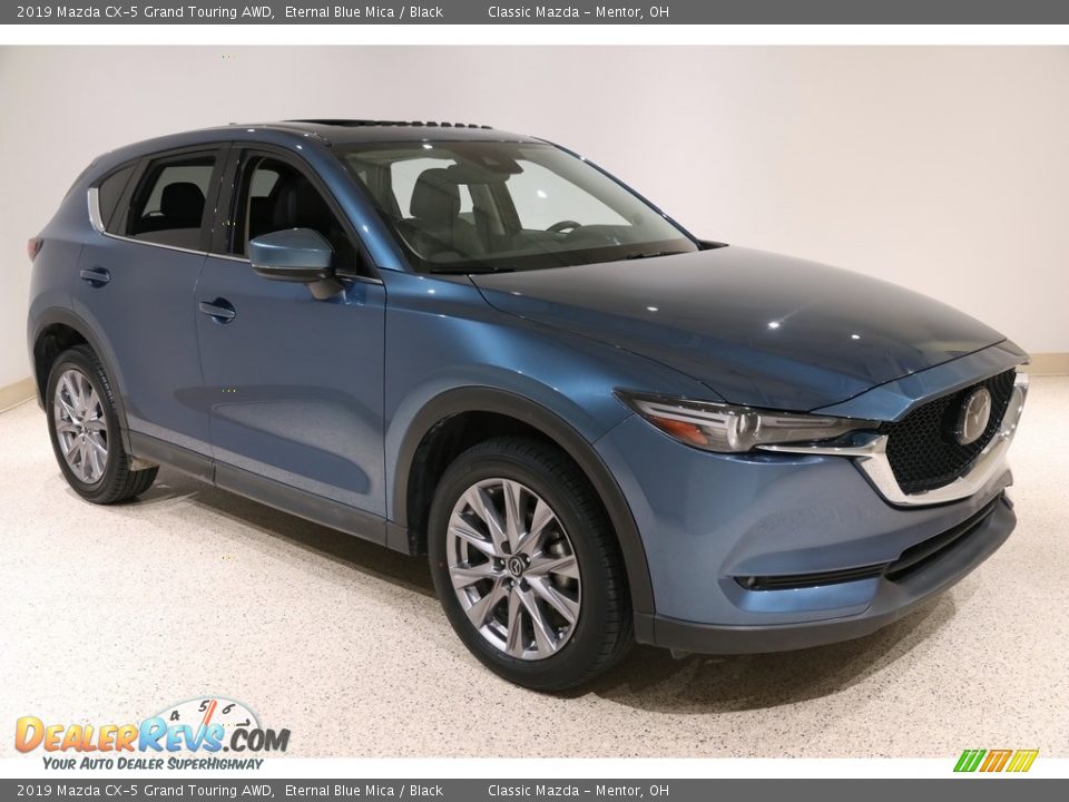 Front 3/4 View of 2019 Mazda CX-5 Grand Touring AWD Photo #1