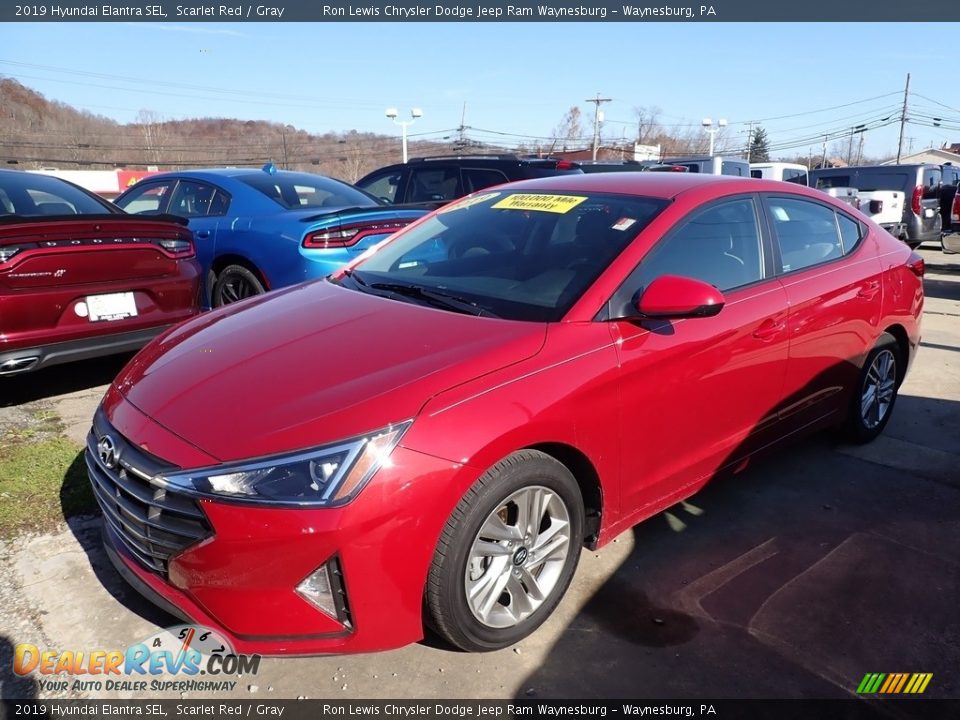 Front 3/4 View of 2019 Hyundai Elantra SEL Photo #1
