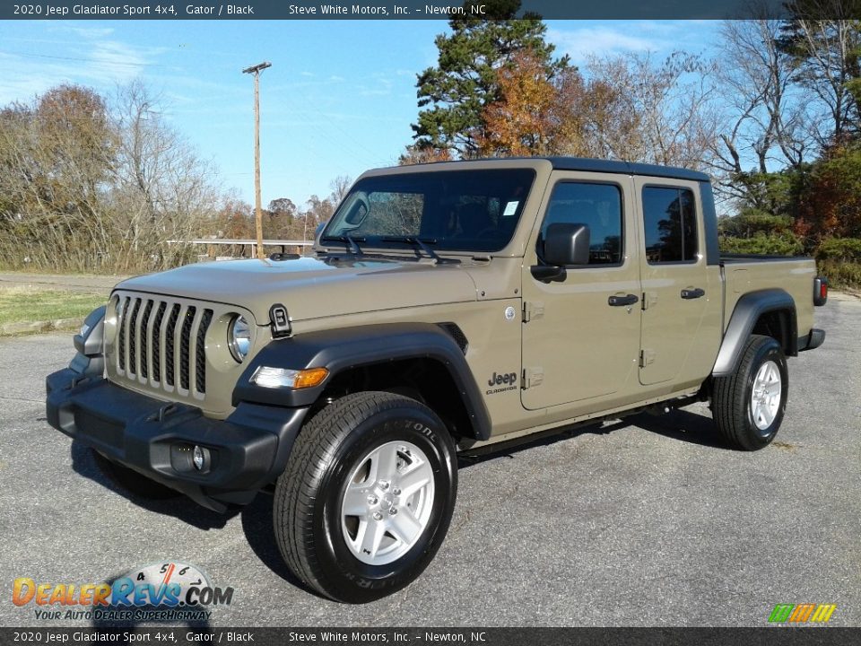 Front 3/4 View of 2020 Jeep Gladiator Sport 4x4 Photo #2