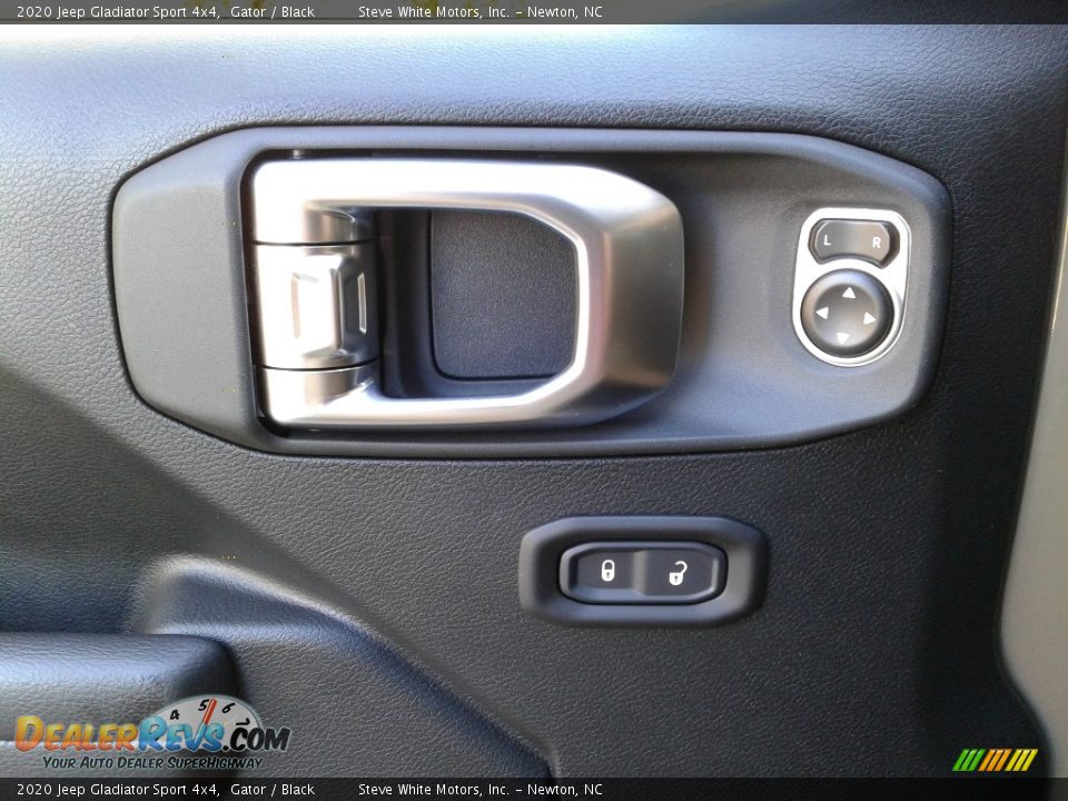 Controls of 2020 Jeep Gladiator Sport 4x4 Photo #9