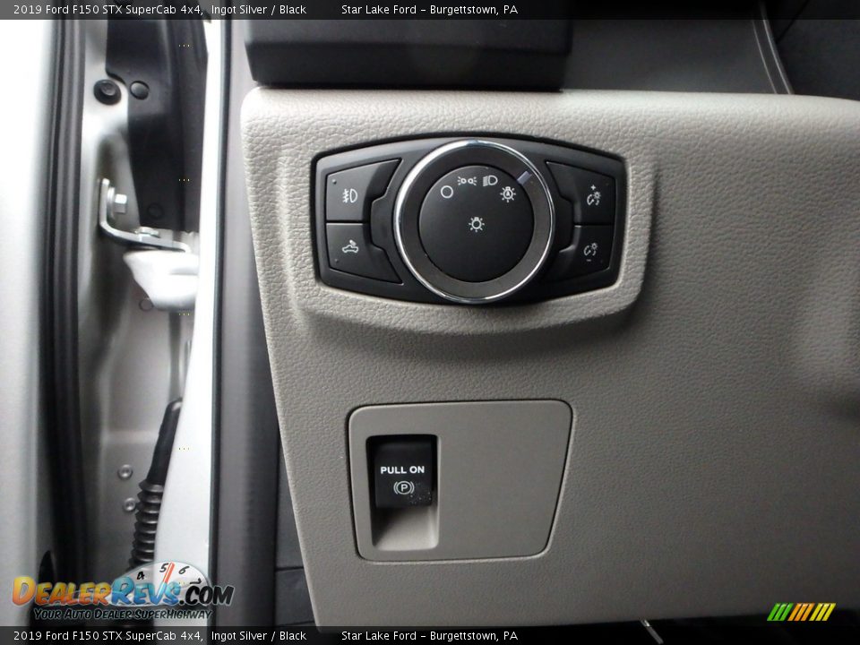 Controls of 2019 Ford F150 STX SuperCab 4x4 Photo #11