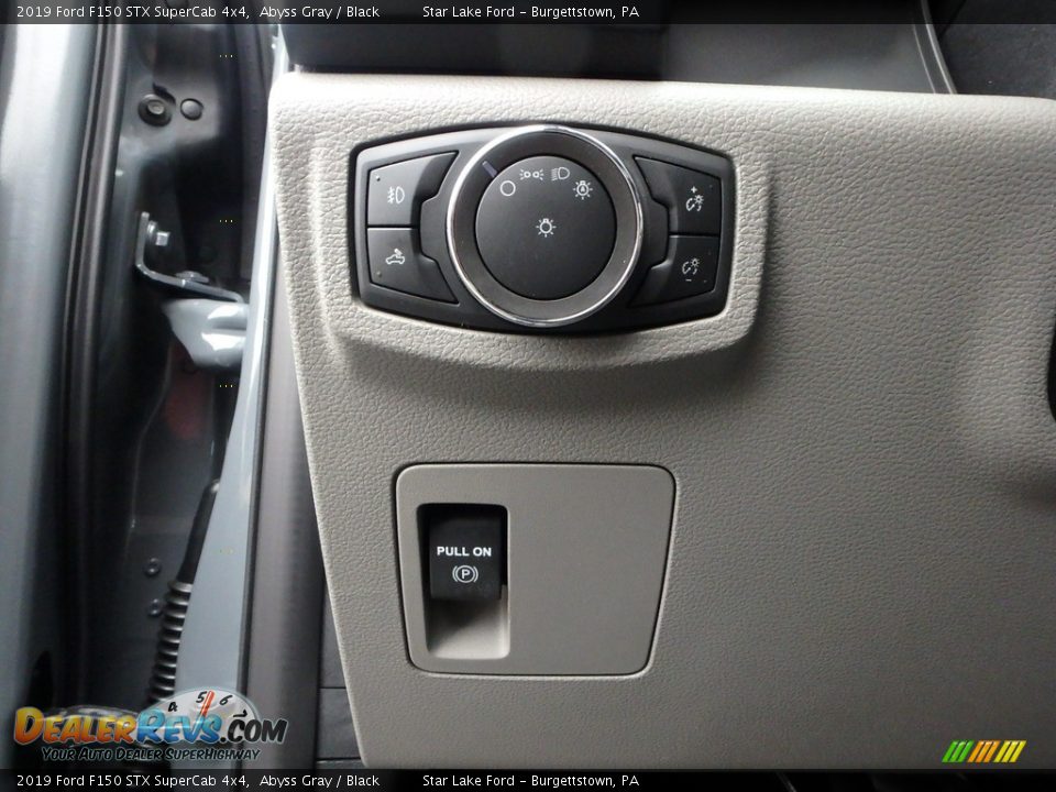 Controls of 2019 Ford F150 STX SuperCab 4x4 Photo #12
