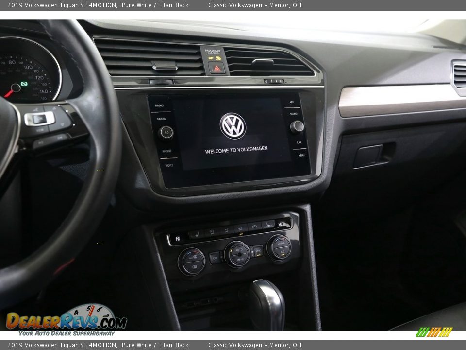 Controls of 2019 Volkswagen Tiguan SE 4MOTION Photo #8