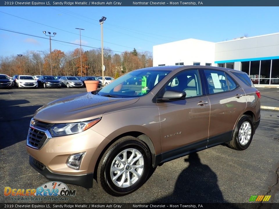 Front 3/4 View of 2019 Chevrolet Equinox LS Photo #1