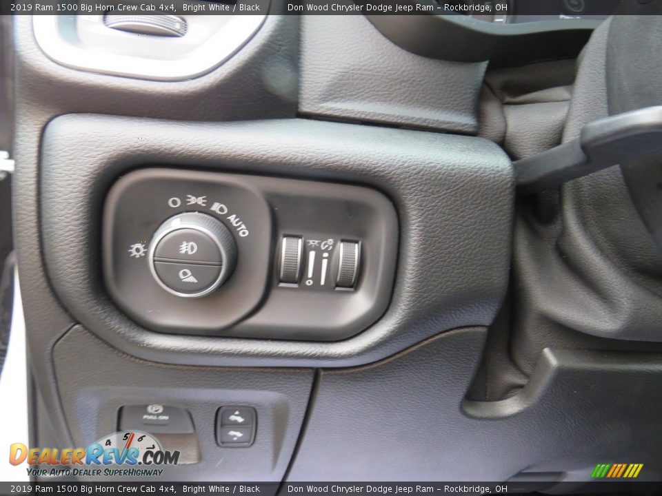 2019 Ram 1500 Big Horn Crew Cab 4x4 Bright White / Black Photo #19