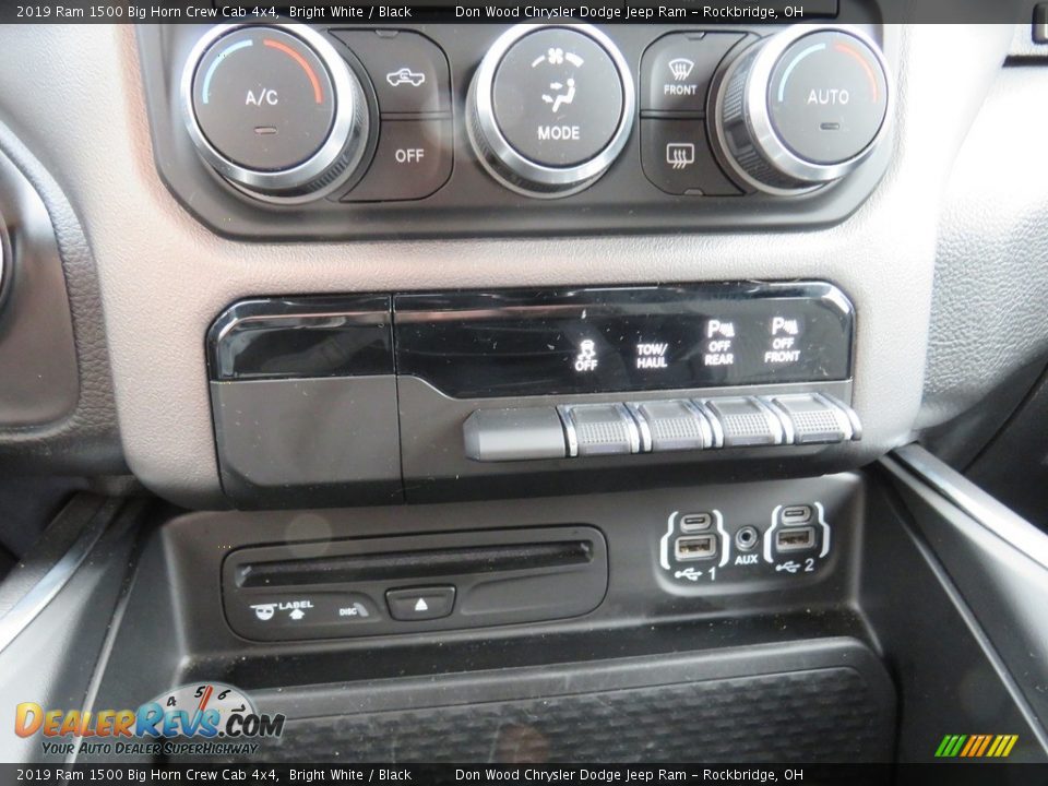 2019 Ram 1500 Big Horn Crew Cab 4x4 Bright White / Black Photo #26