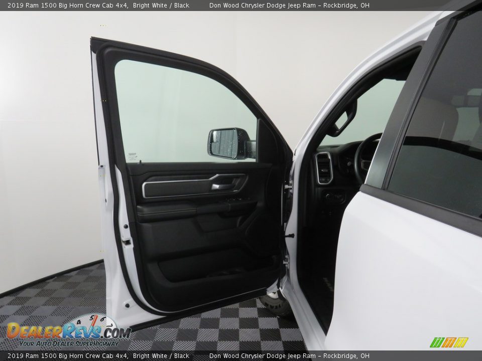 2019 Ram 1500 Big Horn Crew Cab 4x4 Bright White / Black Photo #28