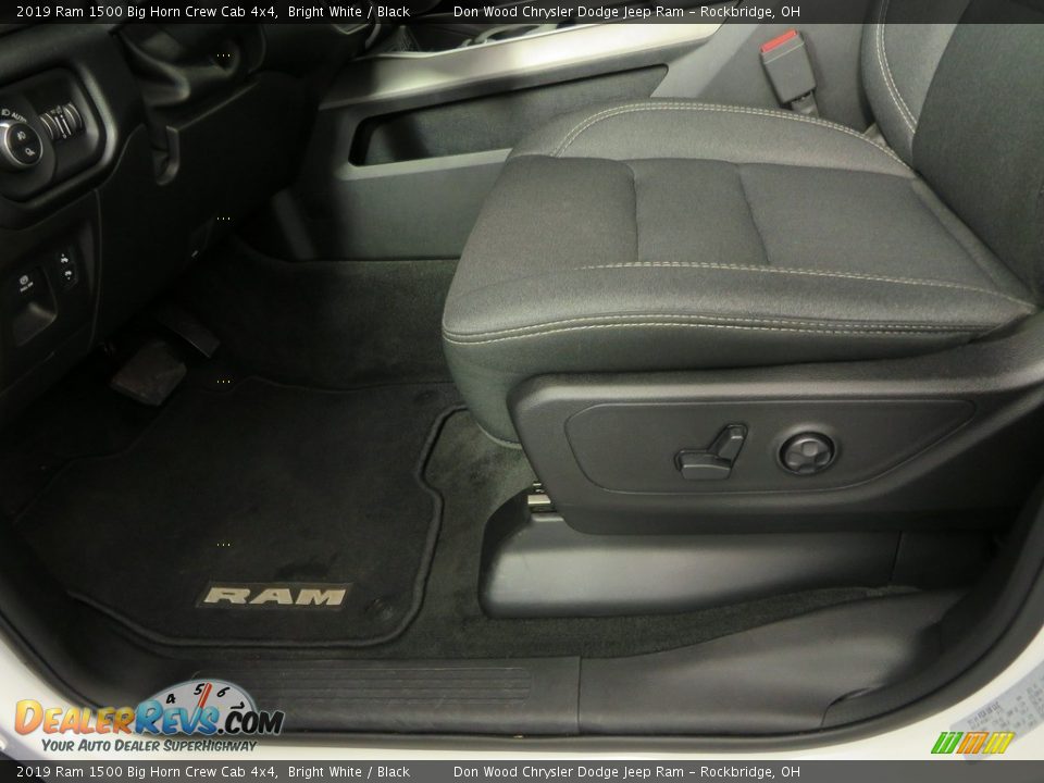 2019 Ram 1500 Big Horn Crew Cab 4x4 Bright White / Black Photo #29