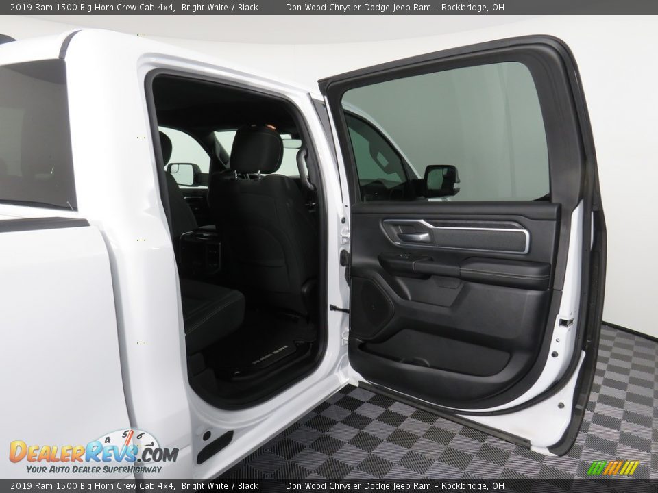 2019 Ram 1500 Big Horn Crew Cab 4x4 Bright White / Black Photo #36