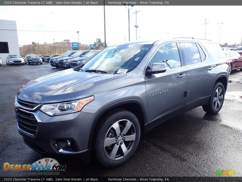 Front 3/4 View of 2020 Chevrolet Traverse LT AWD Photo #1