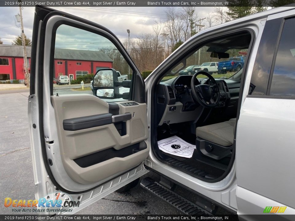 2019 Ford F250 Super Duty XLT Crew Cab 4x4 Ingot Silver / Earth Gray Photo #10