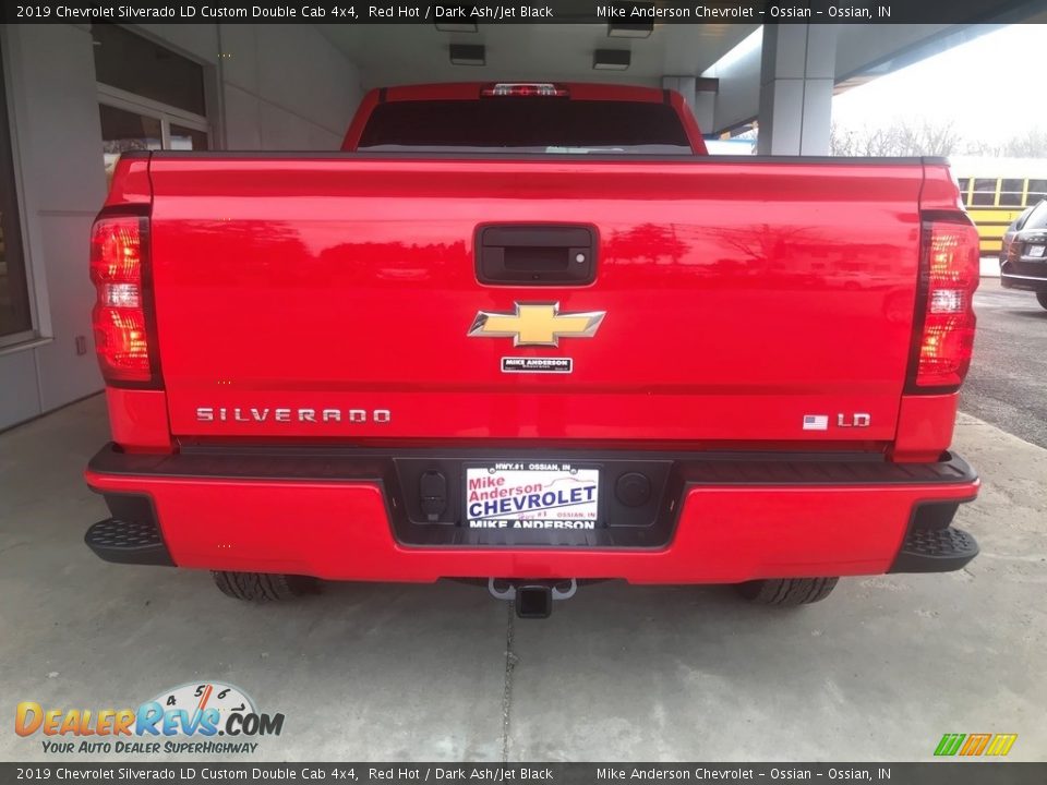 2019 Chevrolet Silverado LD Custom Double Cab 4x4 Red Hot / Dark Ash/Jet Black Photo #4