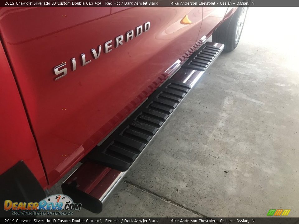 2019 Chevrolet Silverado LD Custom Double Cab 4x4 Red Hot / Dark Ash/Jet Black Photo #16