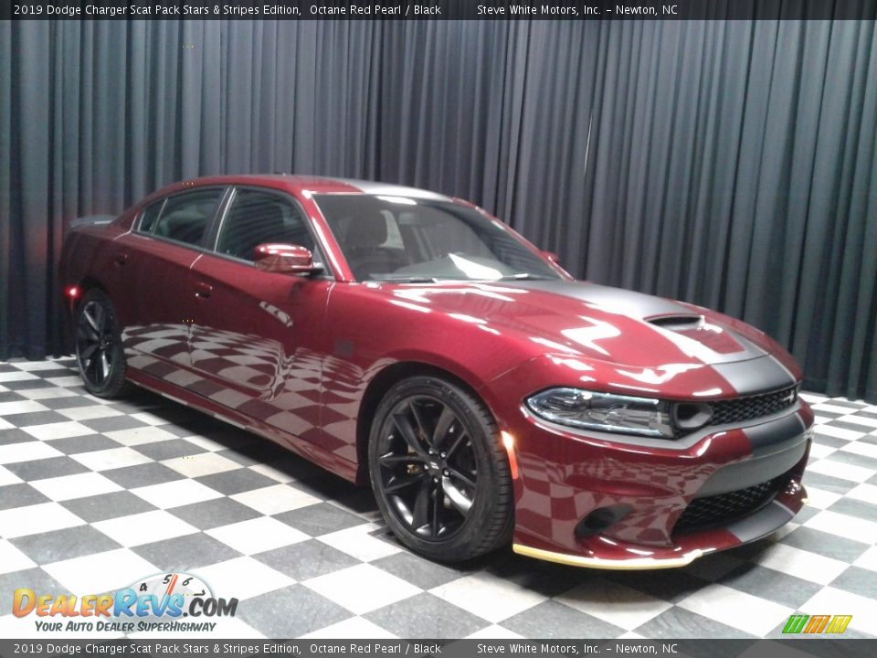 Front 3/4 View of 2019 Dodge Charger Scat Pack Stars & Stripes Edition Photo #4