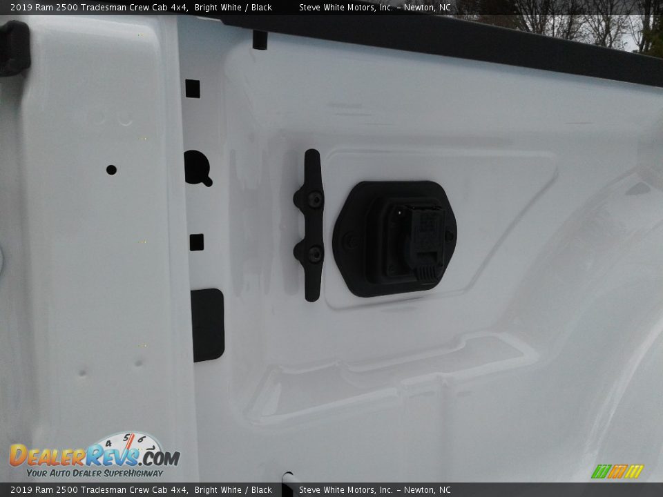 2019 Ram 2500 Tradesman Crew Cab 4x4 Bright White / Black Photo #12