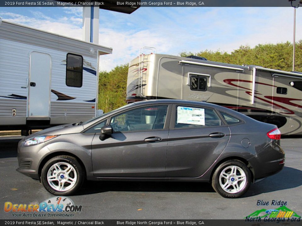 2019 Ford Fiesta SE Sedan Magnetic / Charcoal Black Photo #2