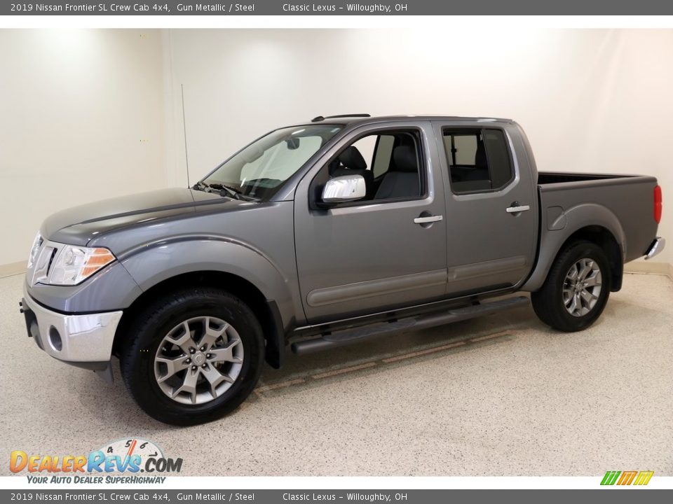 Front 3/4 View of 2019 Nissan Frontier SL Crew Cab 4x4 Photo #3