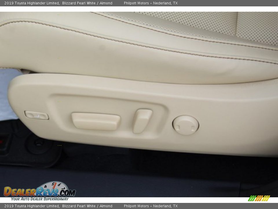2019 Toyota Highlander Limited Blizzard Pearl White / Almond Photo #11