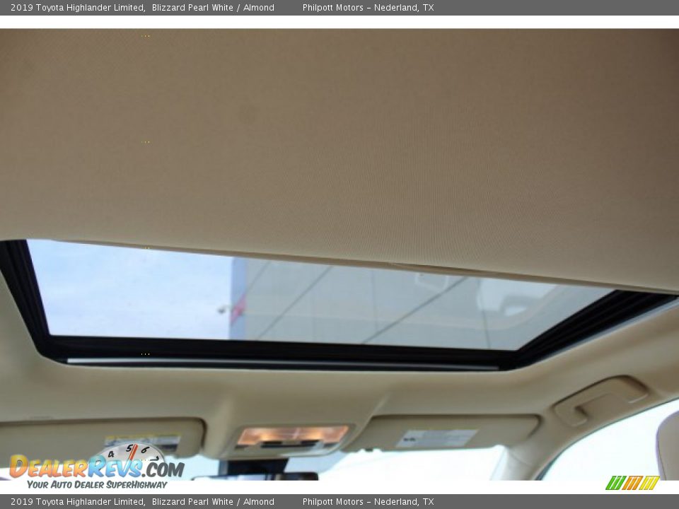 2019 Toyota Highlander Limited Blizzard Pearl White / Almond Photo #24