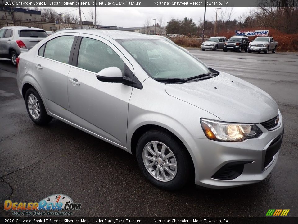 Front 3/4 View of 2020 Chevrolet Sonic LT Sedan Photo #7