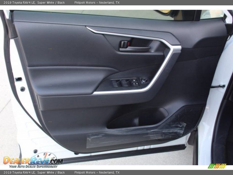 2019 Toyota RAV4 LE Super White / Black Photo #9