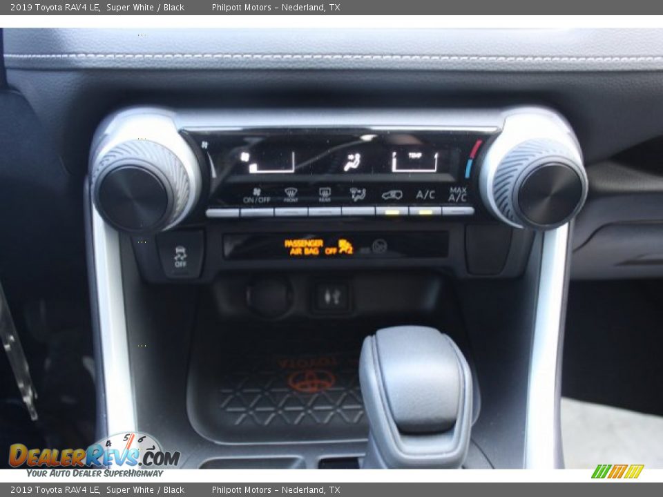 2019 Toyota RAV4 LE Super White / Black Photo #16