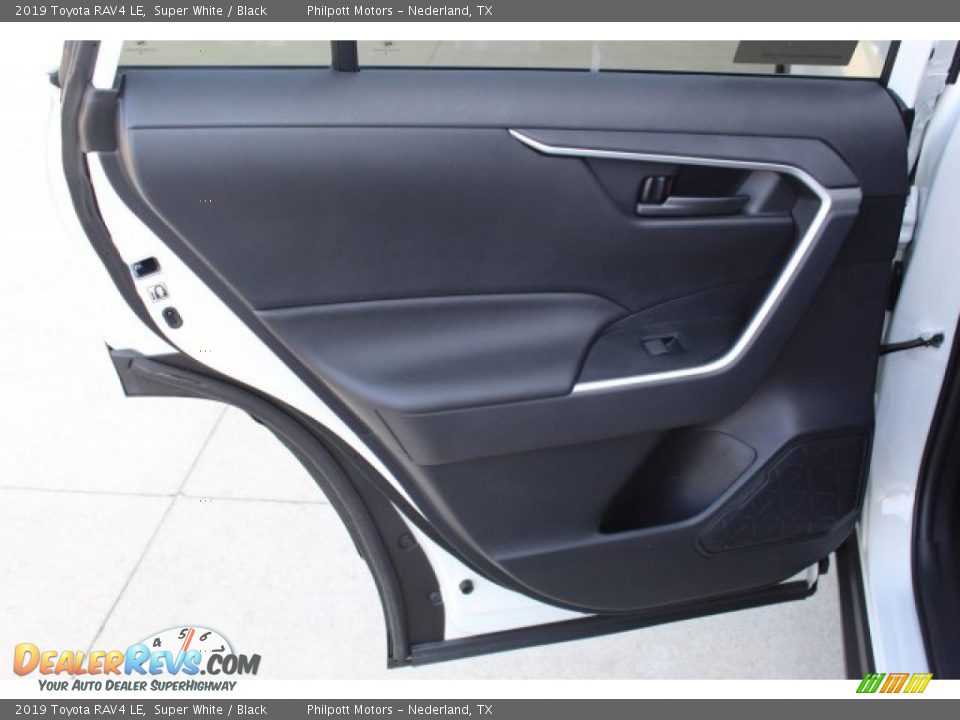 2019 Toyota RAV4 LE Super White / Black Photo #18