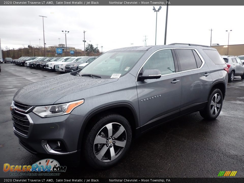 Front 3/4 View of 2020 Chevrolet Traverse LT AWD Photo #1