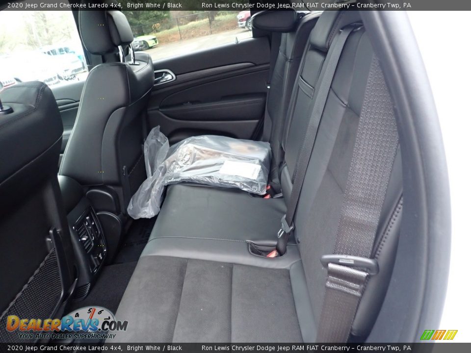 2020 Jeep Grand Cherokee Laredo 4x4 Bright White / Black Photo #12