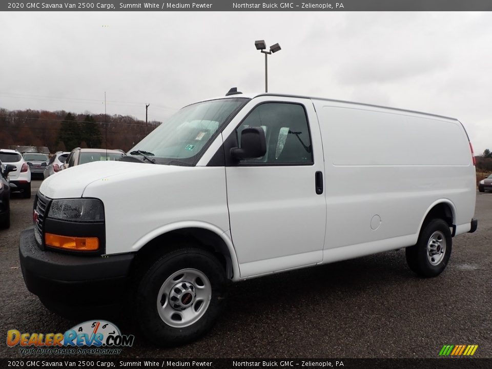 Front 3/4 View of 2020 GMC Savana Van 2500 Cargo Photo #1