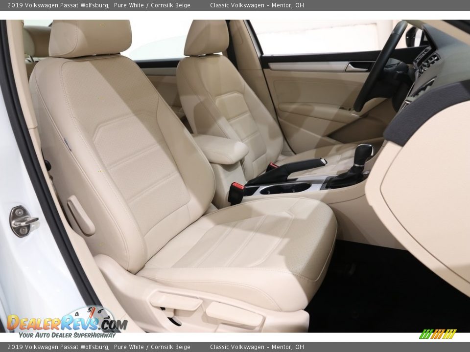 Front Seat of 2019 Volkswagen Passat Wolfsburg Photo #15