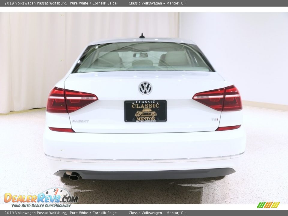 2019 Volkswagen Passat Wolfsburg Pure White / Cornsilk Beige Photo #18