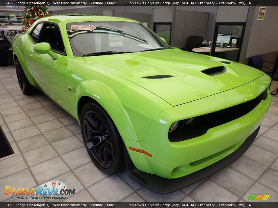 Front 3/4 View of 2019 Dodge Challenger R/T Scat Pack Widebody Photo #9